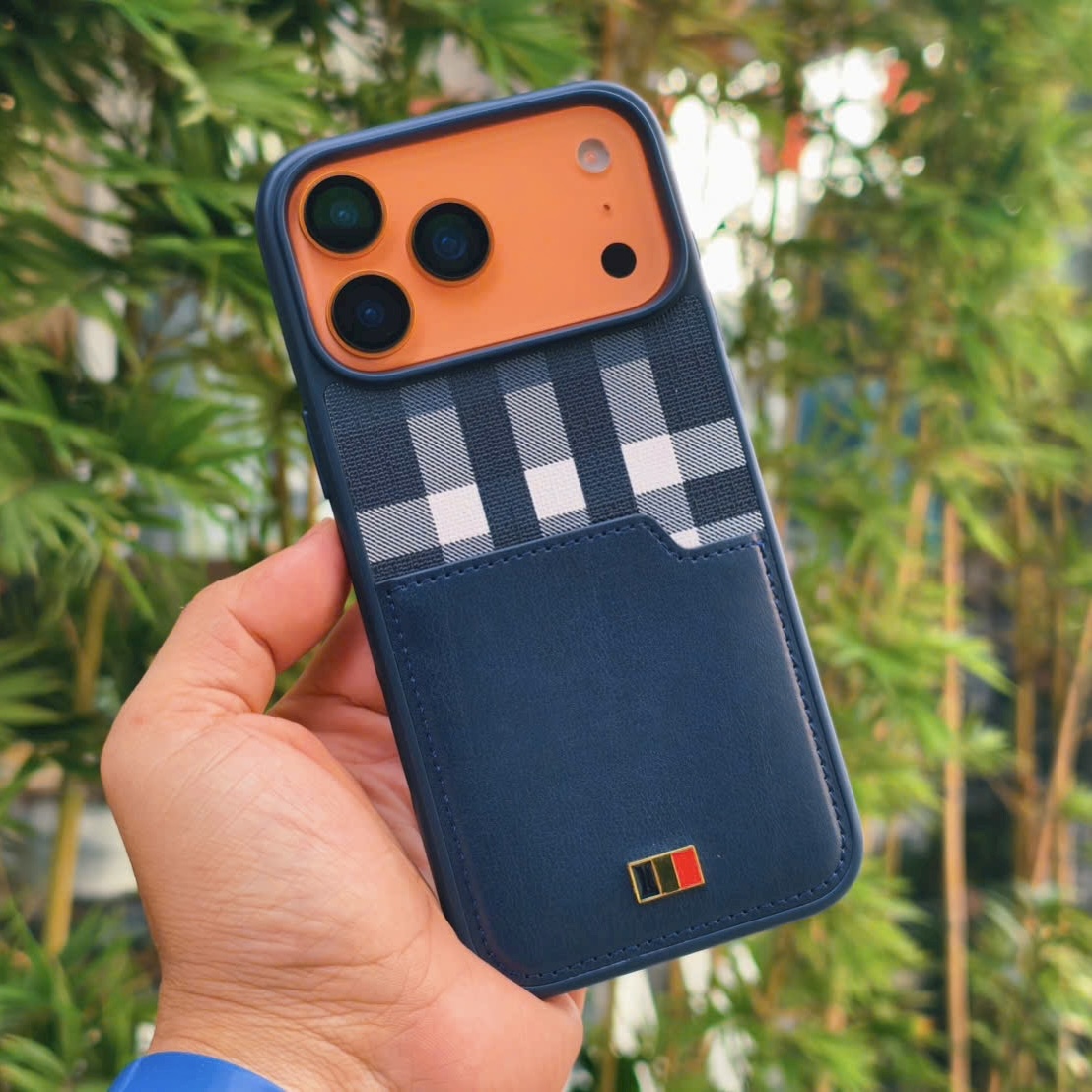 Ốp lưng iPhone 17 Pro Max để thẻ Mentor