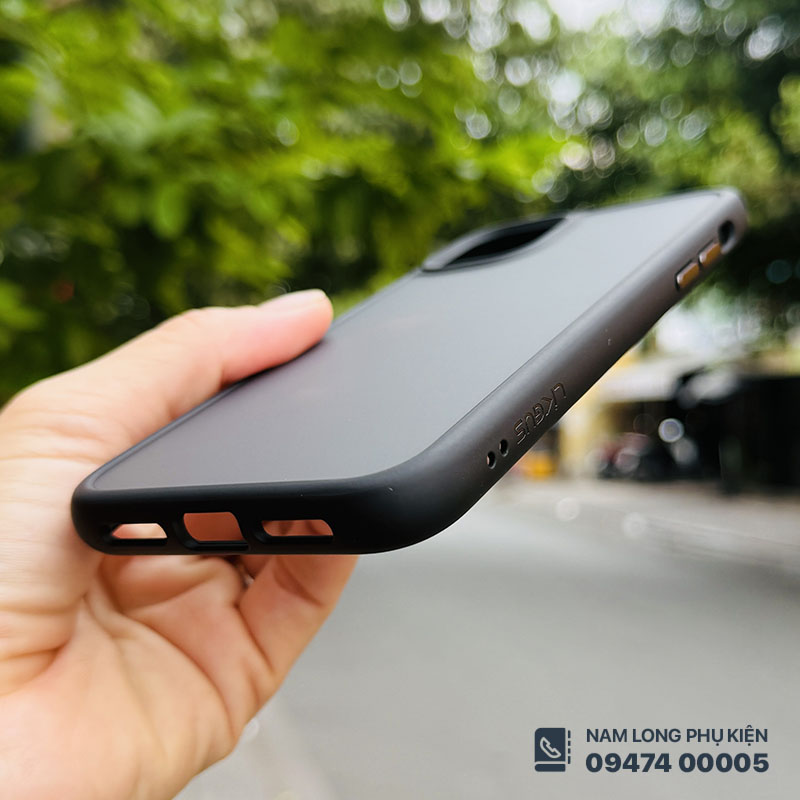 Ốp lưng iPhone 11 Likgus lưng nhám chống sốc tốt