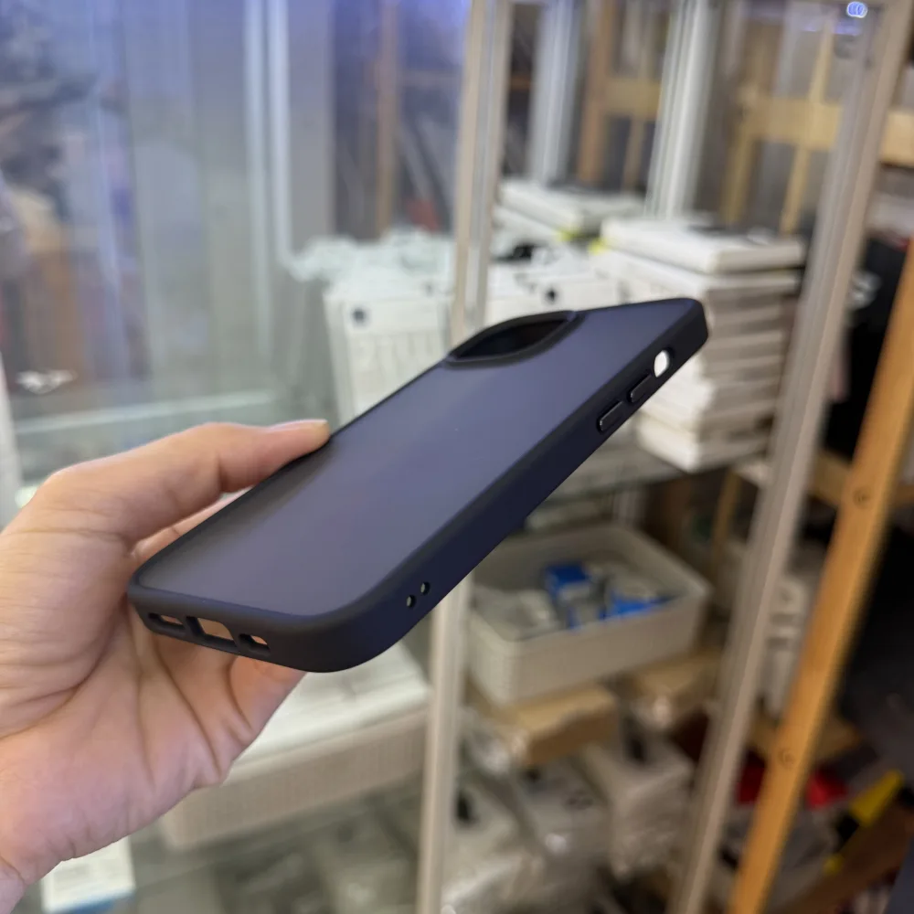 Ốp lưng iPhone 13 Likgus nhám viền màu