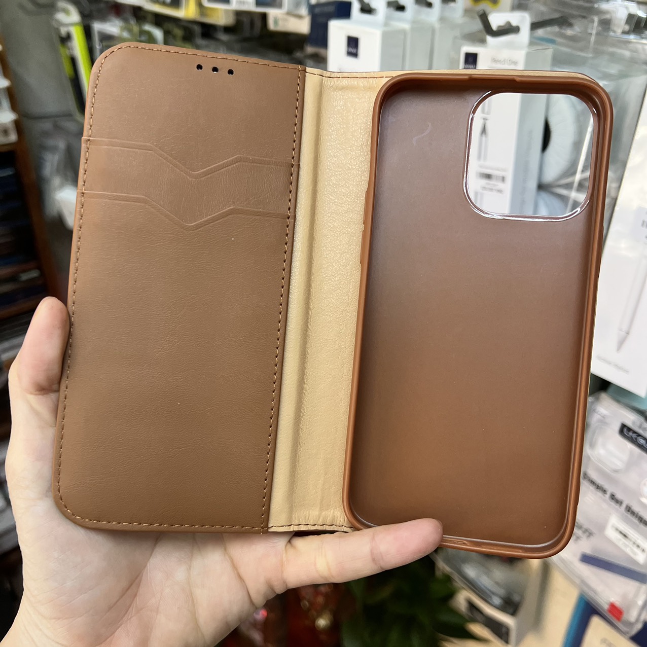 Bao da iPhone 15 Pro Max Dux Ducis chính hãng
