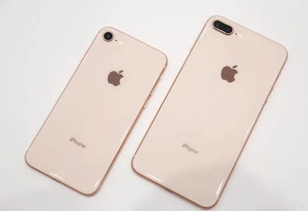 Thay lưng kính iPhone 8 Plus